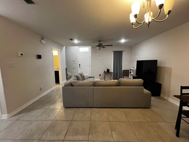 Building Photo - 5626 Encanto Dr