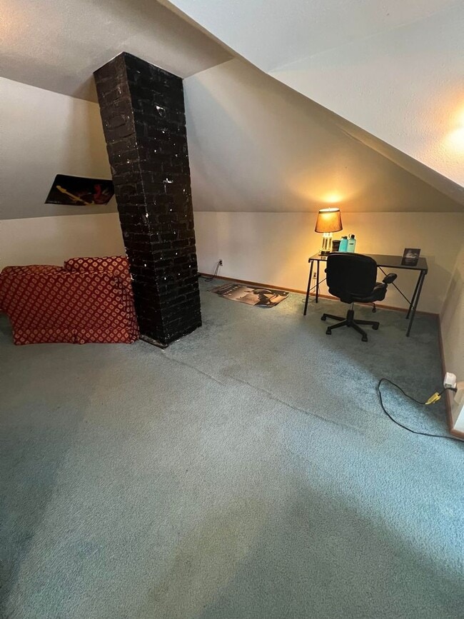 Building Photo - 305 Maryland St