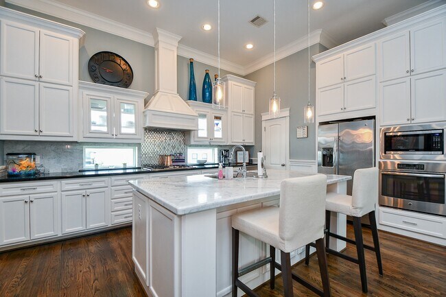 Building Photo - 2109 Bidwell Dr