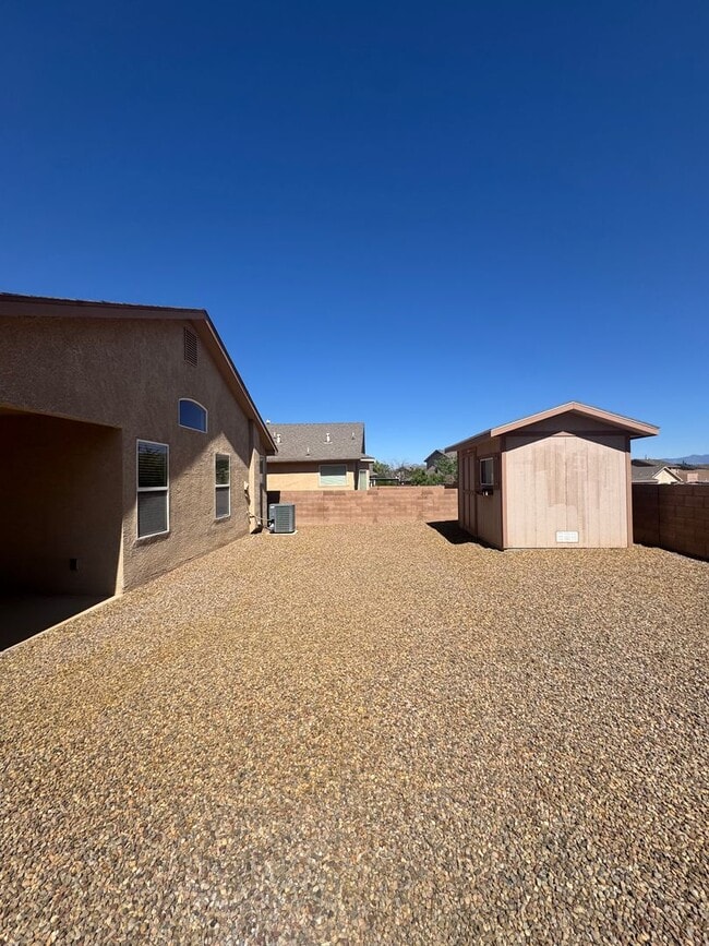 Building Photo - 3 bed 2 bath home in Huning Ranch
