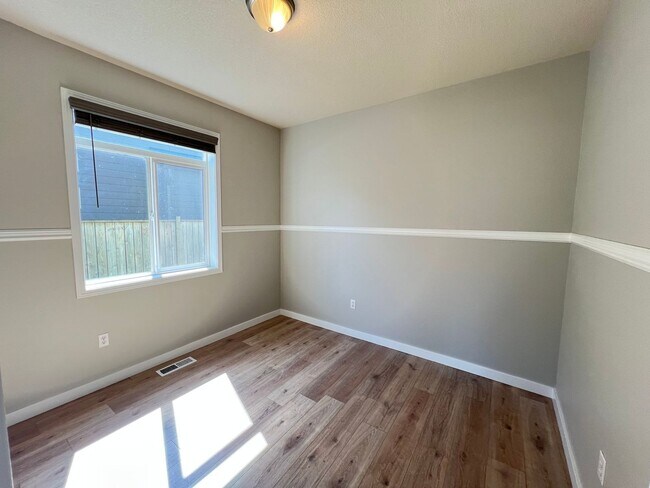 Building Photo - 431 Twin Flower Dr