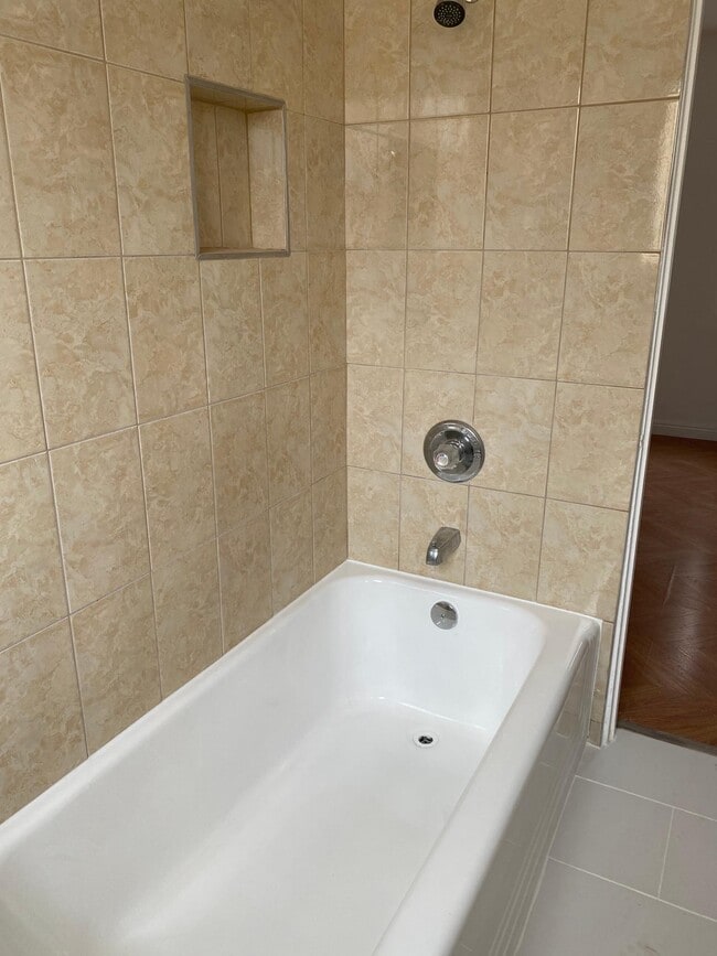 Bathroom - 4506 Ellenwood Dr