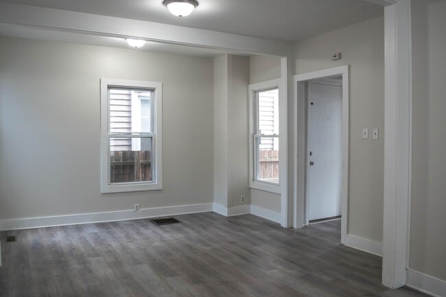 Building Photo - Renovated 3 Bedroom 2 Bathroom Single-Family Home!