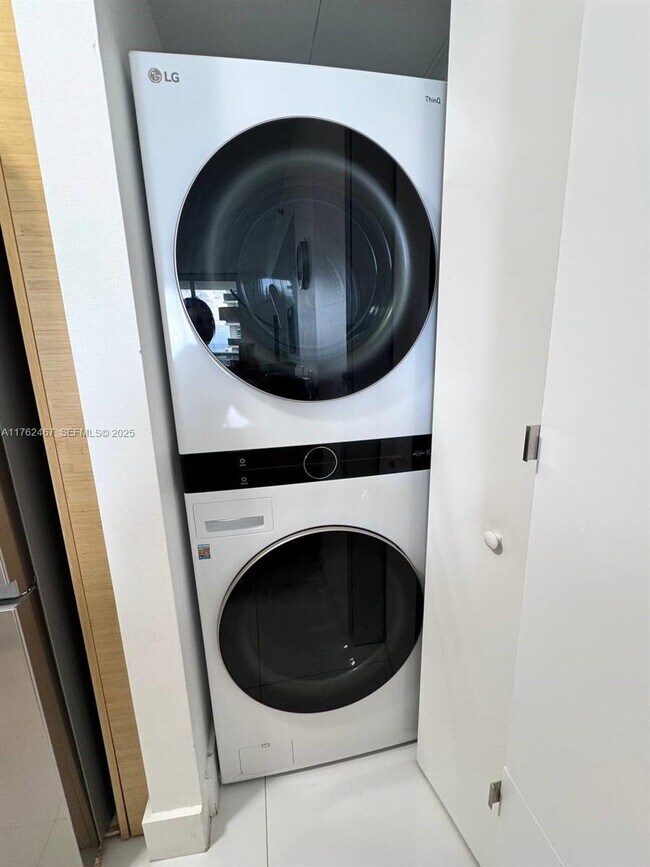 Building Photo - 1830 S Ocean Dr