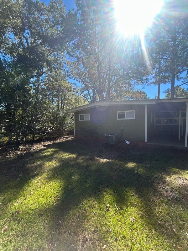 Building Photo - 1618 Kentwood Dr