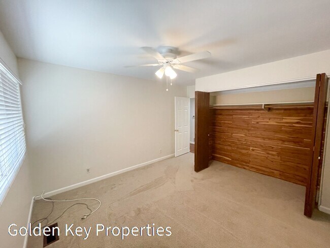 Building Photo - Beautiful ocean-view home located in the h...