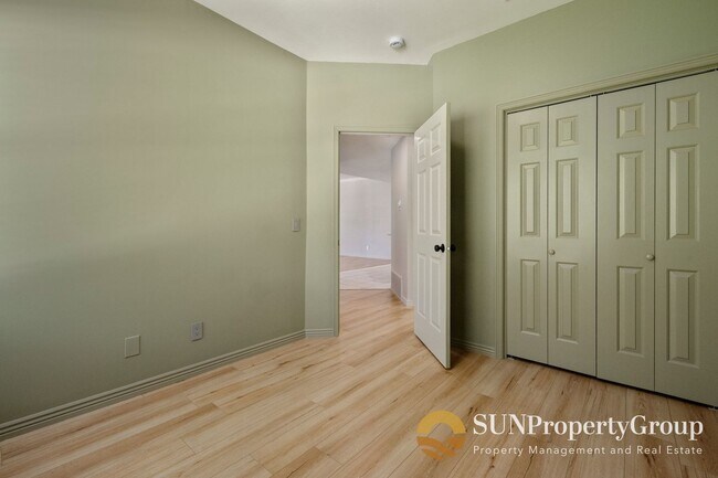 Building Photo - Luxury Condo In Desirable Salt Lake Community