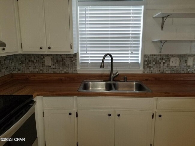 Building Photo - 202 Castile Cir
