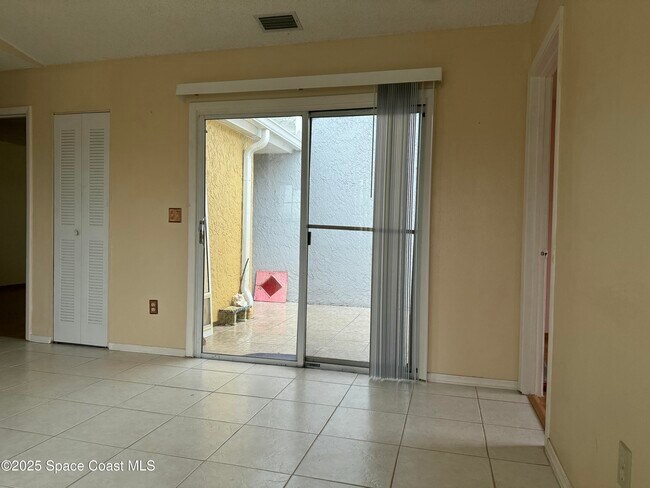 Building Photo - 1420 Malibu Cir NE