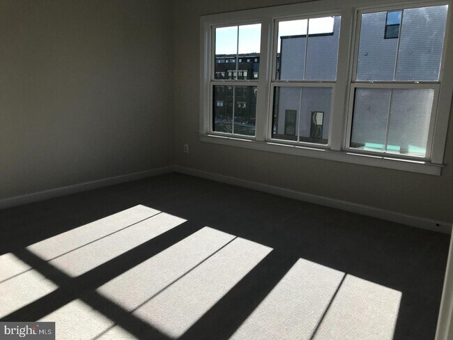 Building Photo - 12992 Hattontown Square