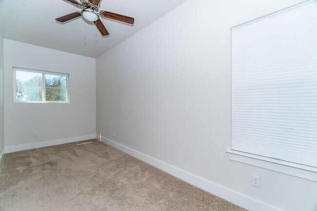 Building Photo - BEAUTIFUL PALLATIUM VILLAS 2-BEDROOM