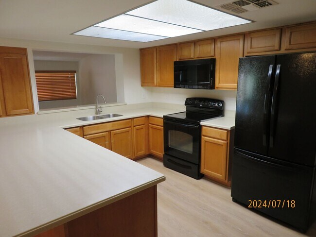 Building Photo - Centrally Located Family Home for Rent