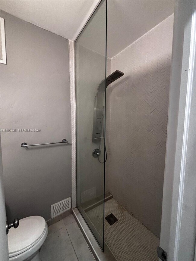 Building Photo - 319 W 28th St