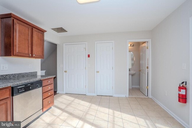 Building Photo - 5 Rafting Way