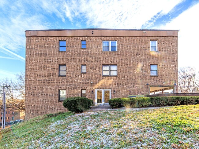 Building Photo - 50 Long St