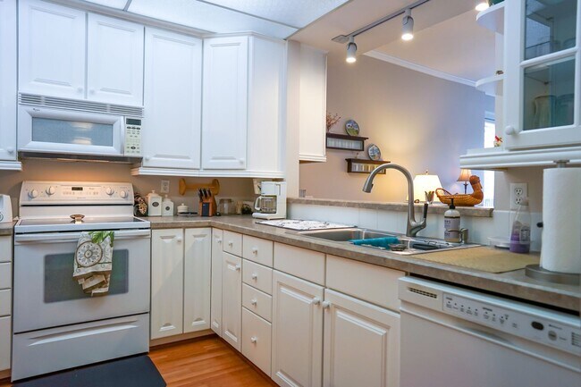 Building Photo - Coeur d'Alene North Condo - Furnished 2 be...