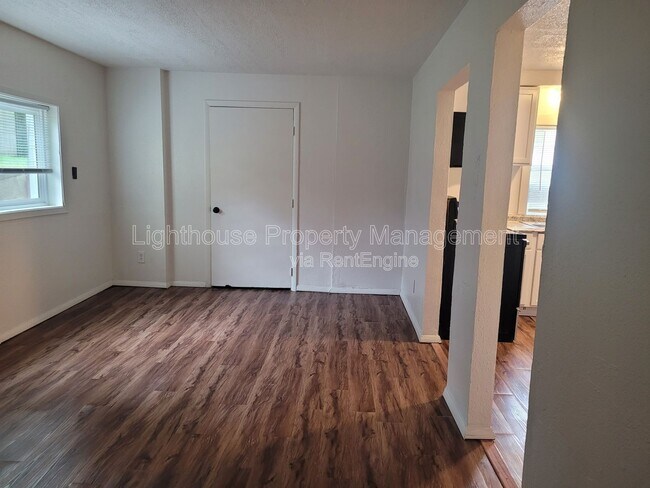 Building Photo - 2716 Nichols Rd