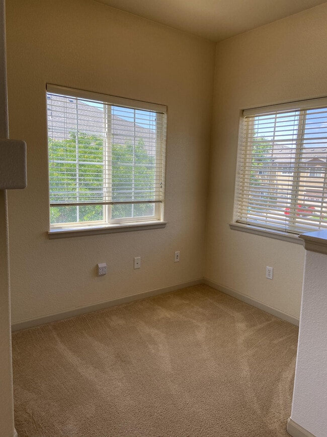 Building Photo - 6607 W 3rd St