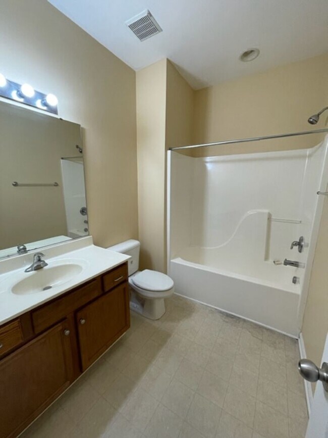 Building Photo - Come take a look at this end unit 3 bedroom, 2.5 bath townhouse located in very desirable FORT MI...