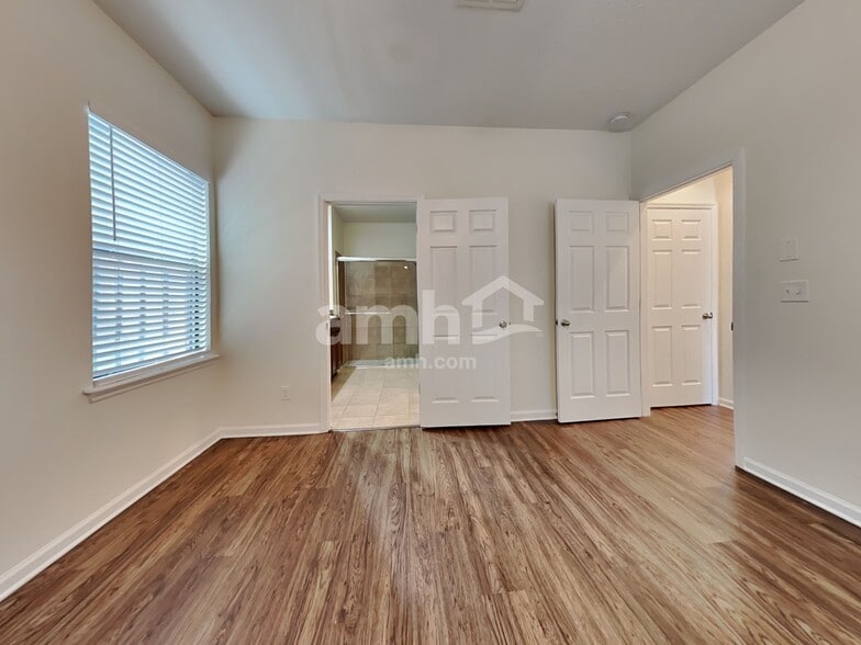 Building Photo - 235 Buck Run Way