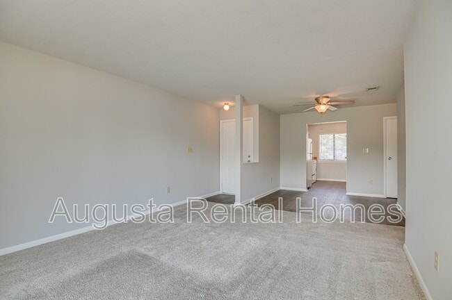 Building Photo - 2824 Thomas Ln