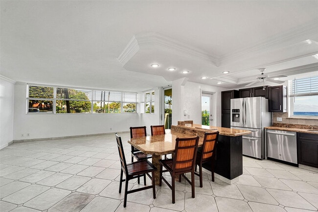 Building Photo - 1239 Hillsboro Mile