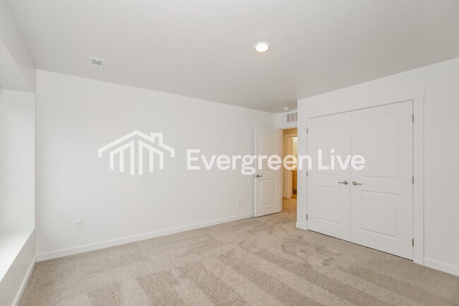 Building Photo - 302 Ravello St