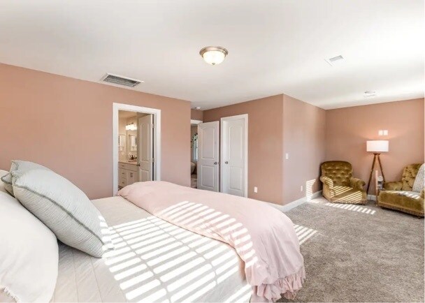 Building Photo - 241 River Rd