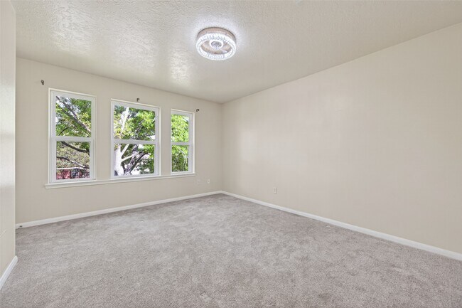 Building Photo - 6710 Creek Village Dr