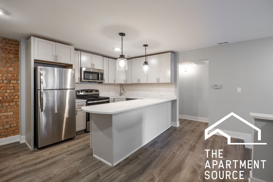 Building Photo - 1214 N La Salle Dr