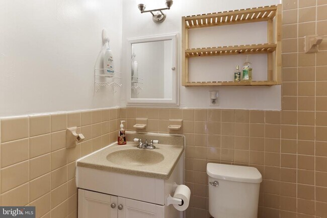 Building Photo - 1900 Lyttonsville Rd