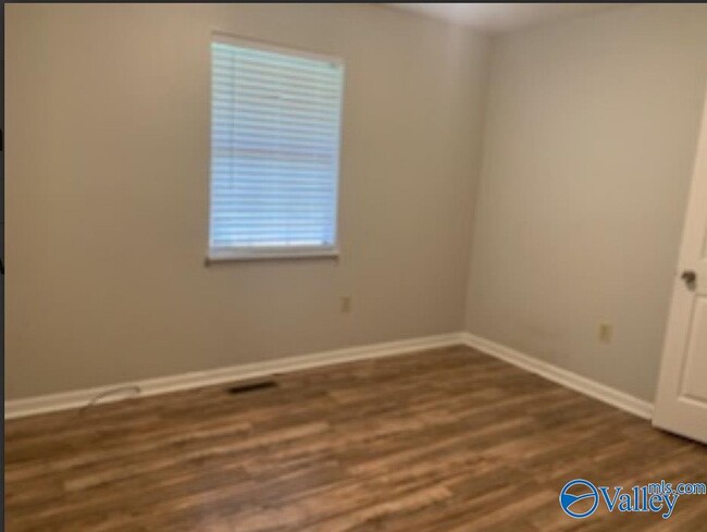 Building Photo - 105 Gibbon Dr