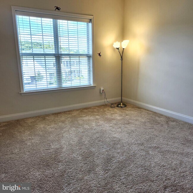 Building Photo - 6493 Fox Glove Ln