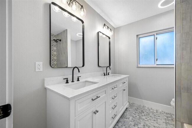 Building Photo - 1029 Bal Harbour Dr