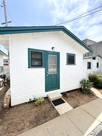 Building Photo - Come home to a cozy cottage on the coast! If you've been looking to make a move to the beach, now...