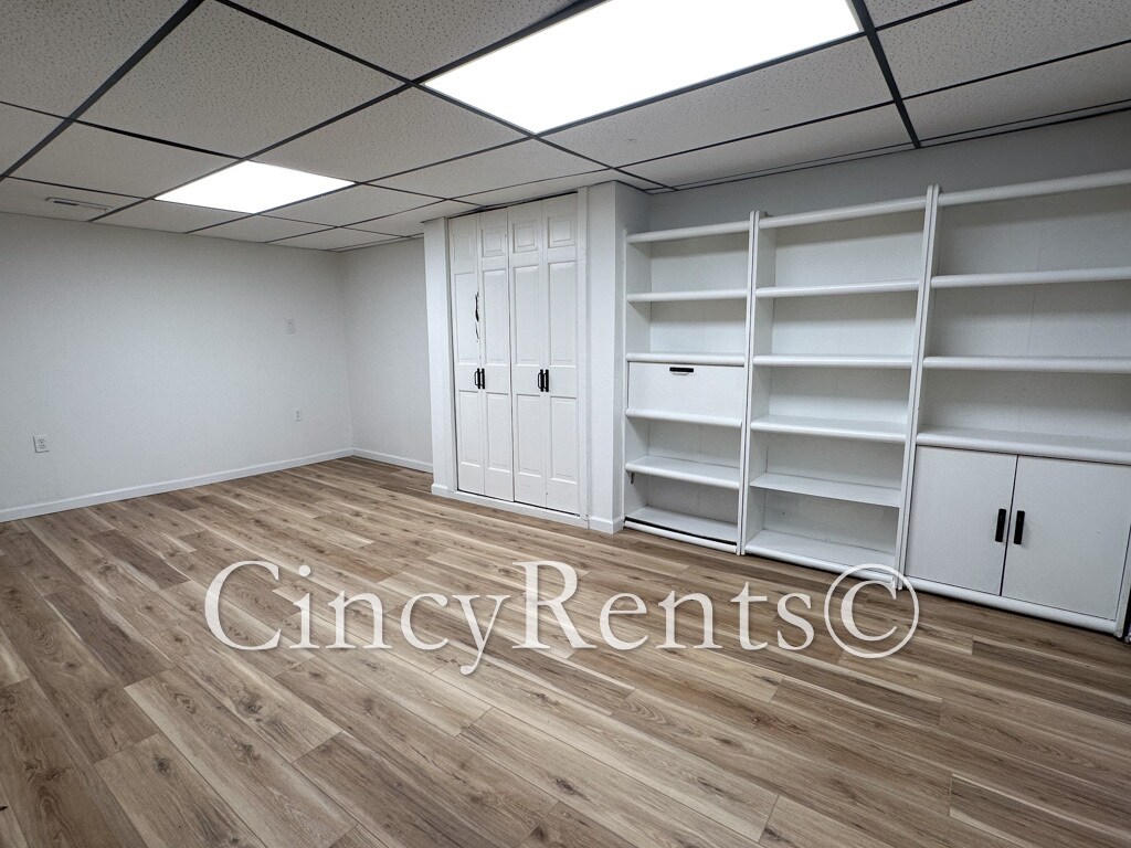 Building Photo - 6815 Sunray St