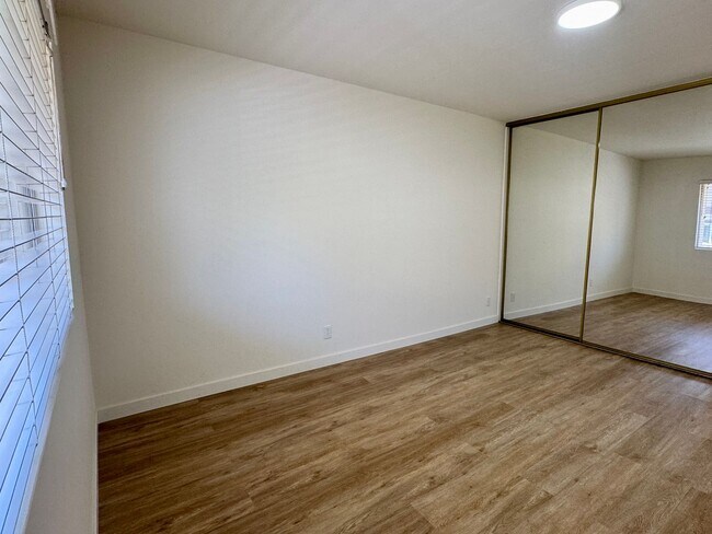 Building Photo - Spacious 2 Bedroom 2 Bath Condo