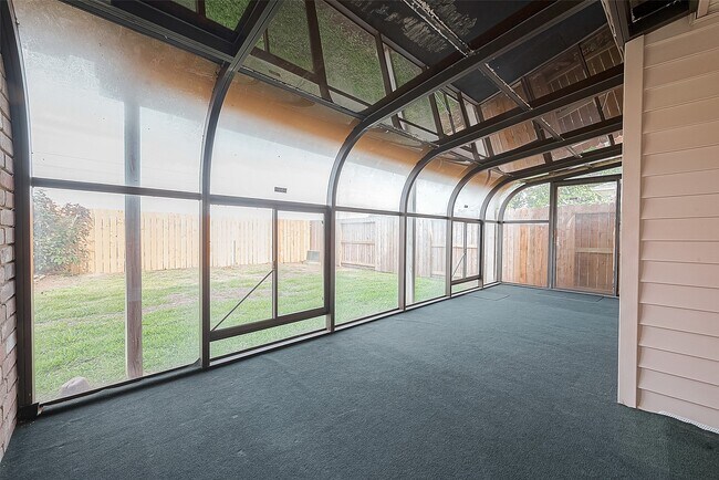 Building Photo - 3231 E Heatherock Cir