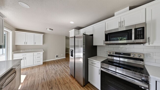 Building Photo - 2742 Umatilla Dr