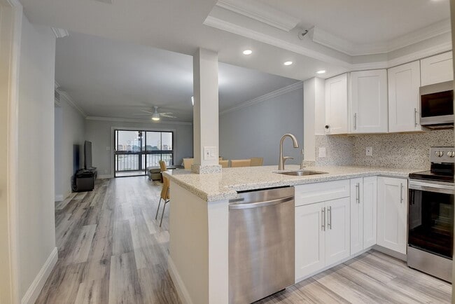 Building Photo - 7076 Huntington Ln