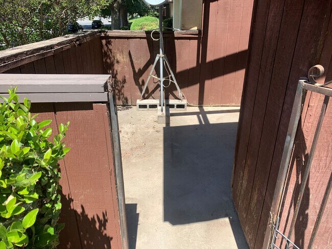 Building Photo - 7704 N Laurelglen Blvd