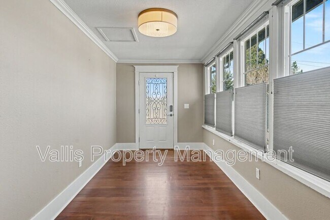 Building Photo - 2350 Cottage St SE