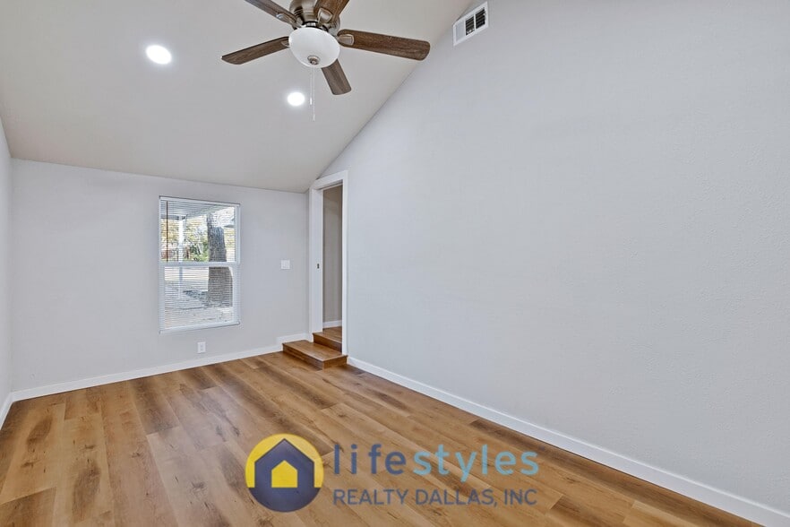 Building Photo - 717 Bonham St