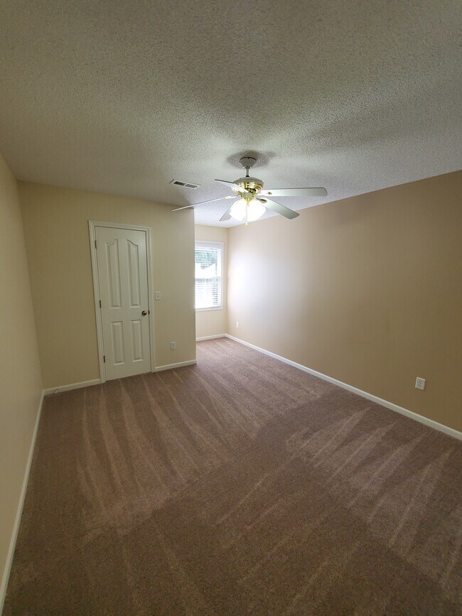 Building Photo - 14612 S Hallet St