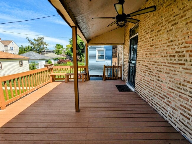 Building Photo - 834 N Kolin Ave