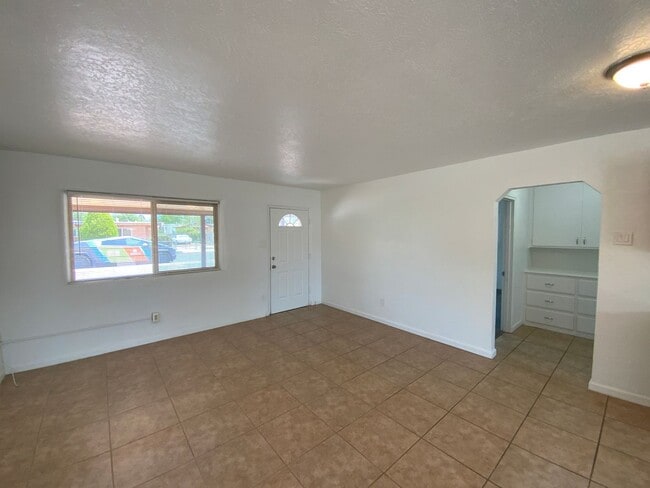 Building Photo - 2 Bedroom Single Story Home Available Near...