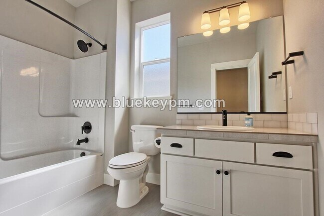 Building Photo - 4 Bed, 3 Bath Home in Walnut Grove Near An...
