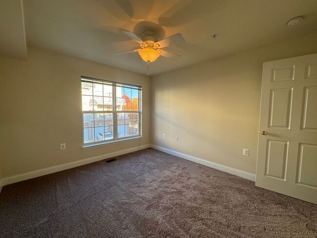 Building Photo - Fantastic 2 Bed 2.5 Bath Interior Townhome...