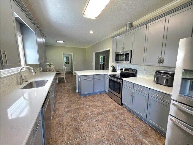 Building Photo - 607 Forest Trail