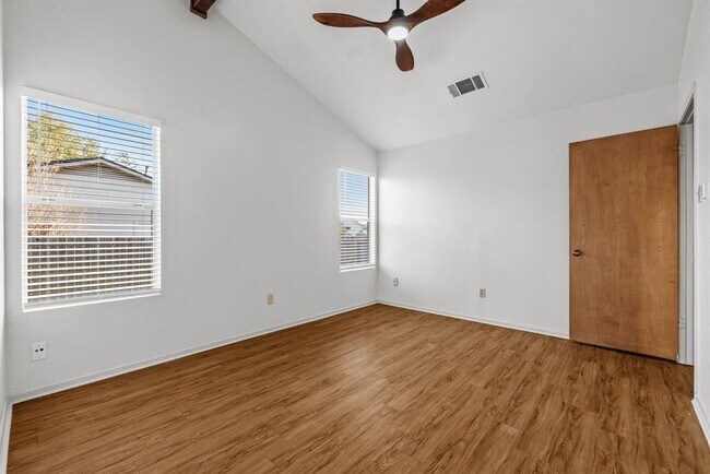 Building Photo - 3112 Freemont St